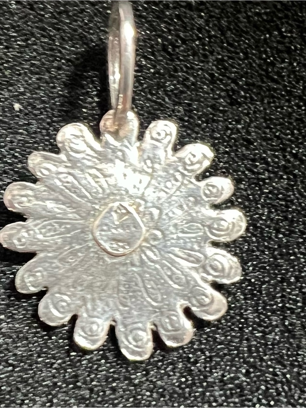 Retired Silpada sterling silver Daisy pendant (style S1742)
